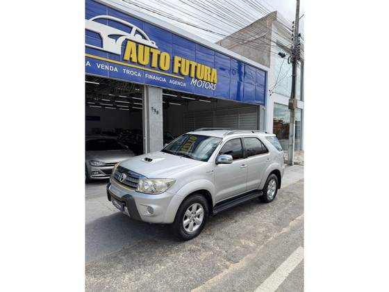 TOYOTA HILUX SW4 3.0 SRV 4X4 7 LUGARES 16V TURBO INTERCOOLER DIESEL 4P AUTOMÁTICO